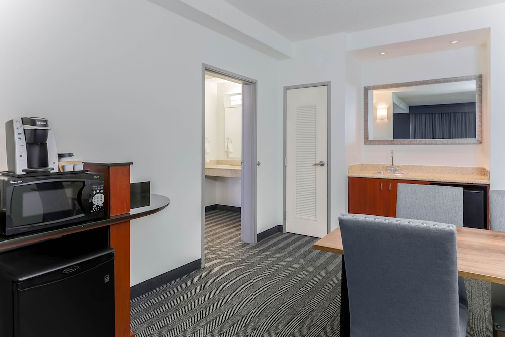 Courtyard by Marriott Austin Airport - photo 7
