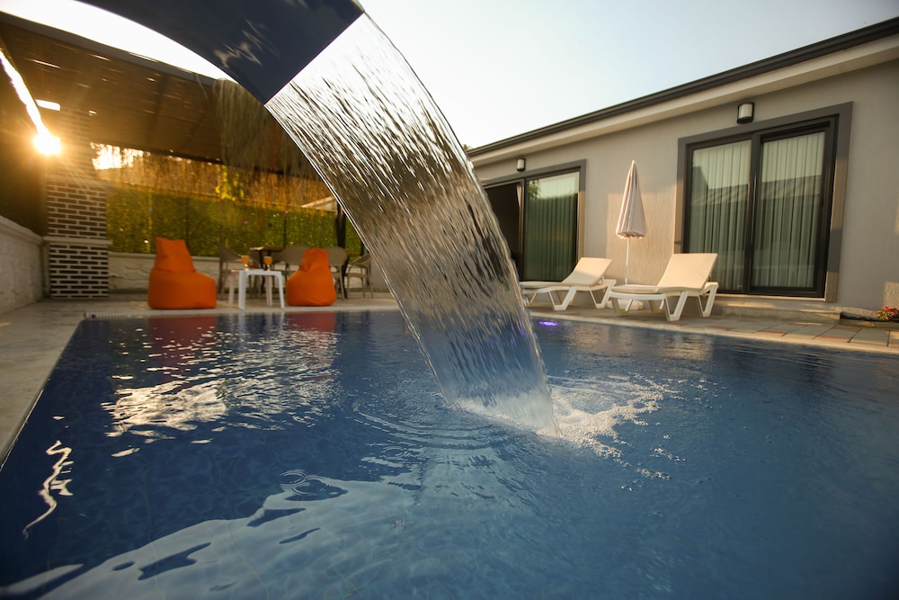 Talia Villalari — 4-Star Luxury Hotel in Yaniklar, Turkey