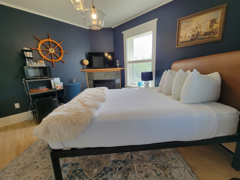 Historic GG Barnum Mansion by Heirloom Boutique Collection - photo 17