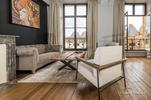 Suites Mana Cupidon Avec Superbe Vue Place Ducale Parking Inclus — hotel in Charleville-Mezieres