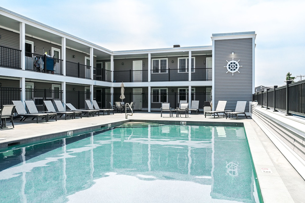 Atlantic Oceanfront Hotel - photo 2