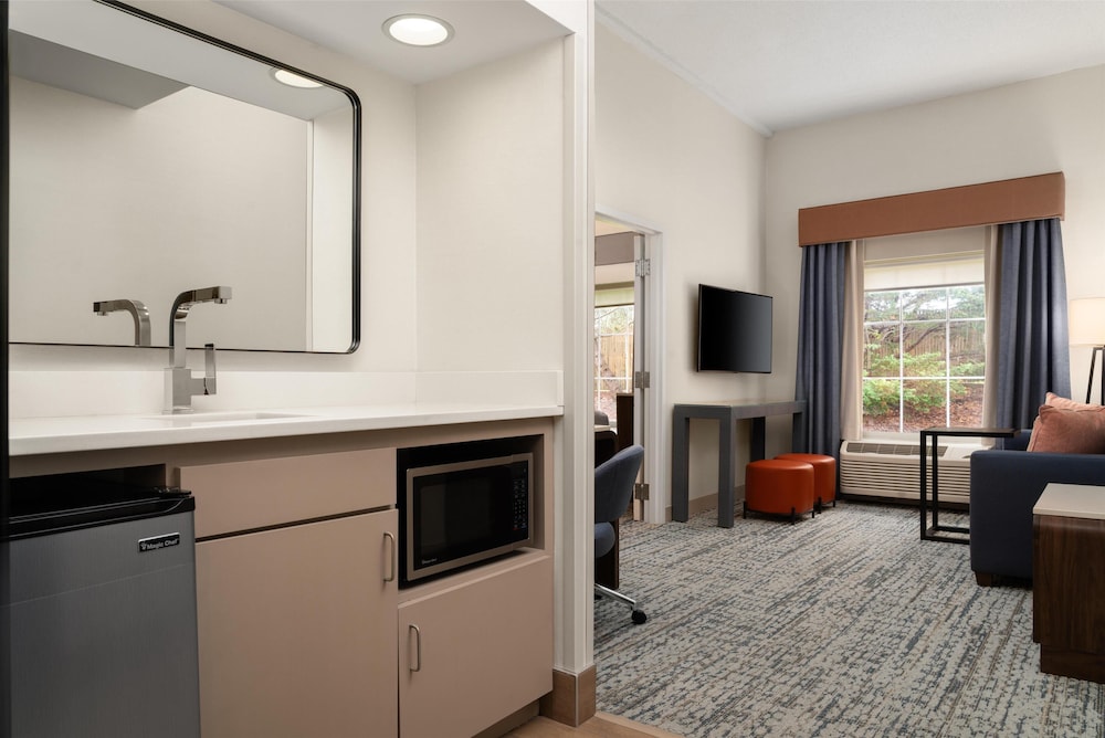 Hampton Inn & Suites Newport Middletown - photo 33