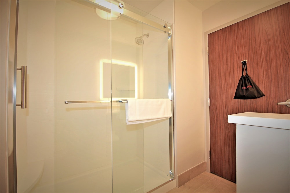 Holiday Inn Express & Suites Ocala by IHG - photo 18