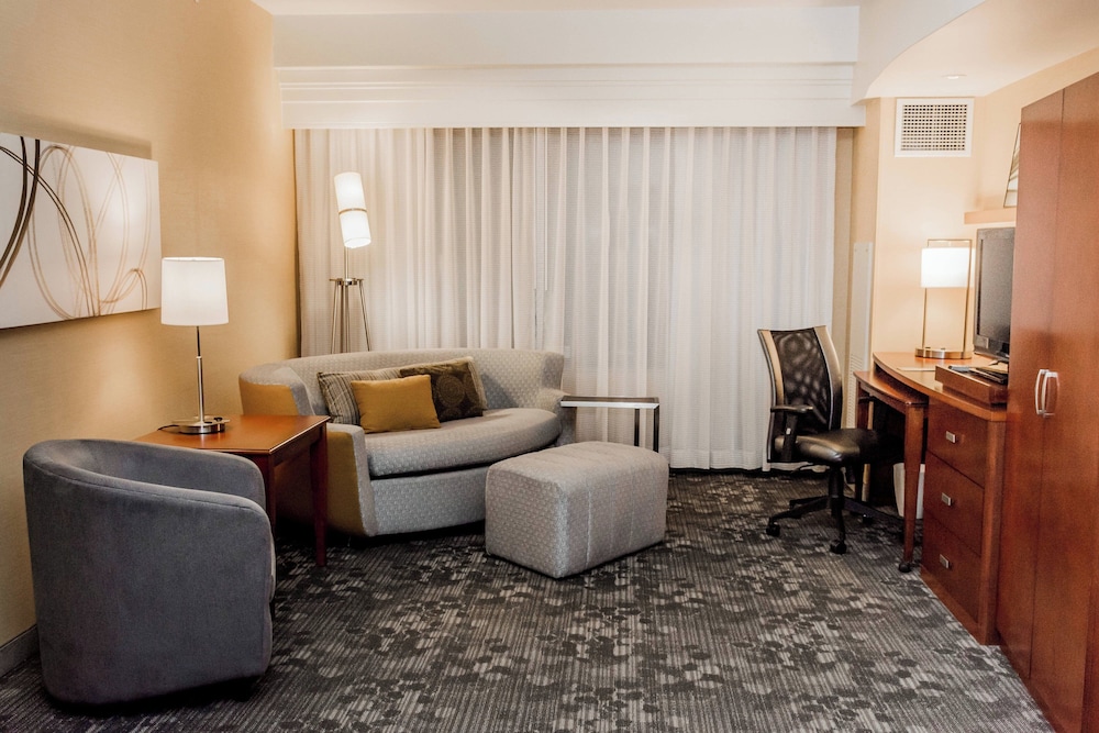 Courtyard Marriott Lafayette - photo 11