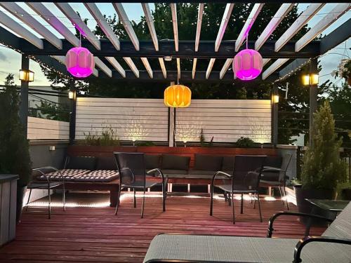 The Banksy Greystone Rooftop Firepit United Center — 4-Star Luxury Hotel in Chicago, United States