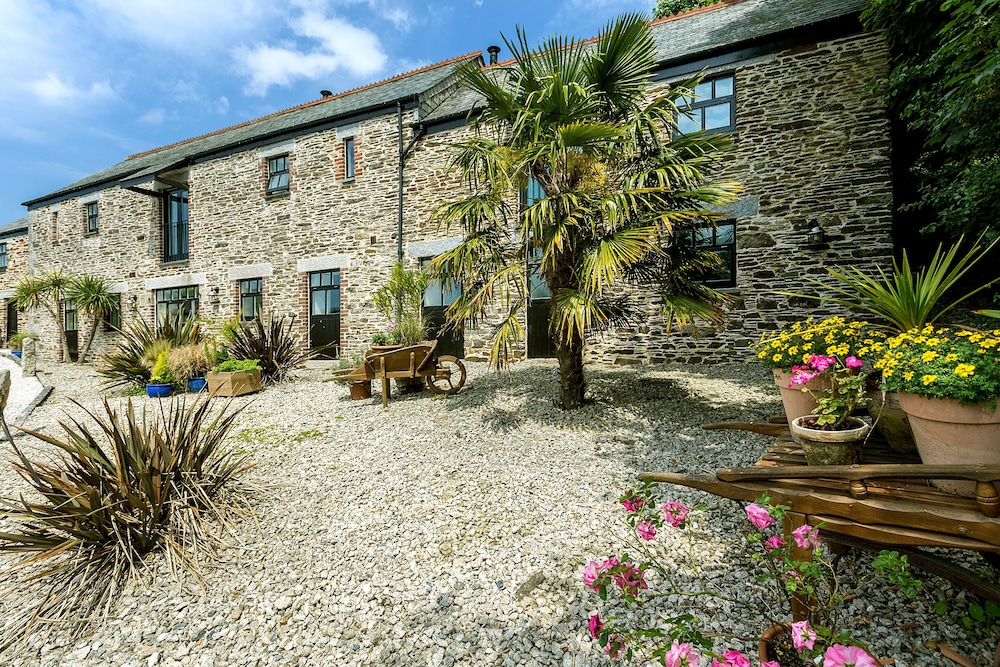 Rainbow Cottage — 5-Star Luxury Hotel in Liskeard, United Kingdom
