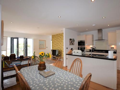 3 Bed in Ilfracombe 42432 in Ilfracombe, United Kingdom