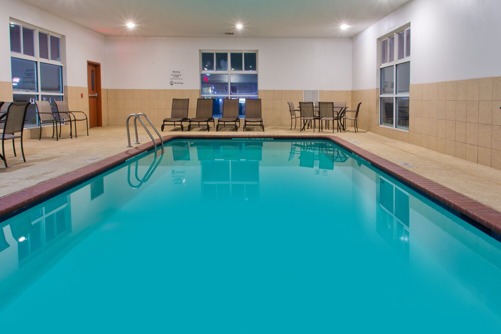 Holiday Inn Express Hotel & Suites Alvarado by IHG - photo 13