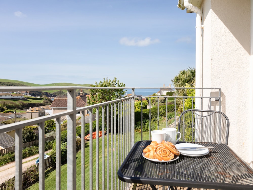 Grand View - carbon neutral hotel in Kingsbridge