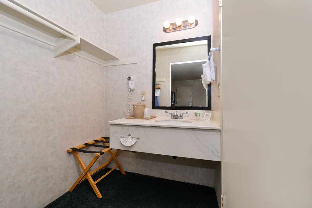 Rodeway Inn & Suites El Cajon San Diego East - photo 34