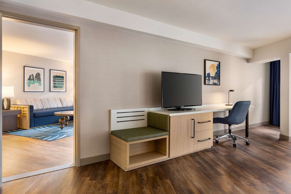 Hilton Garden Inn Monterey - photo 32