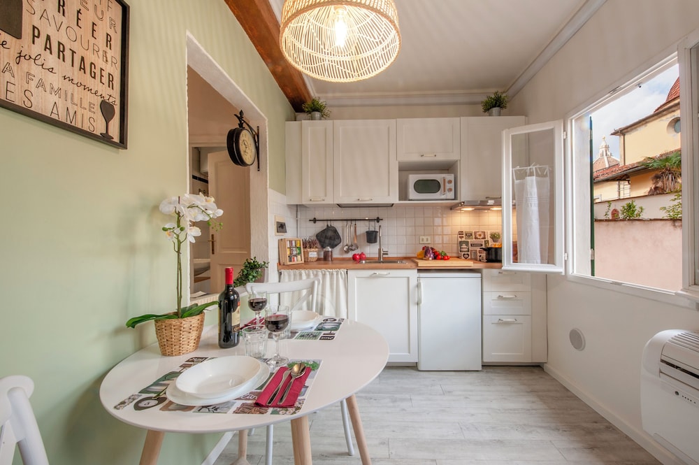 Sweet Pergola Flo Apartments — 4-Star Luxury Hotel in Florence, Italy