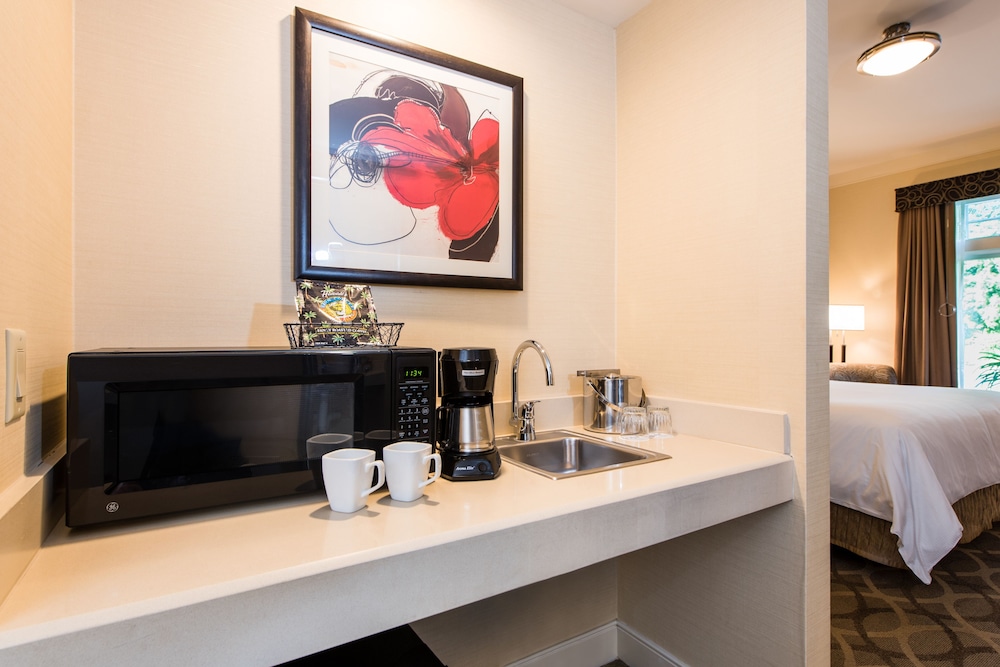 West Inn & Suites - photo 5