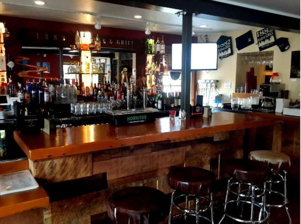 1882 Bar and Grill at River Street Inn - photo 7