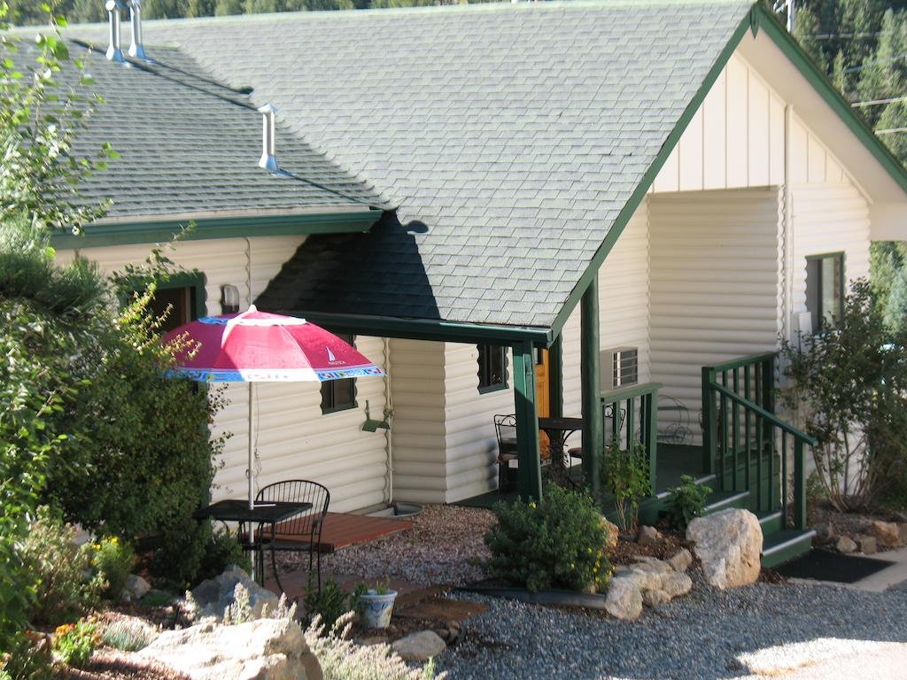 Coyote Motel Black Hawk - carbon neutral hotel in Janesville