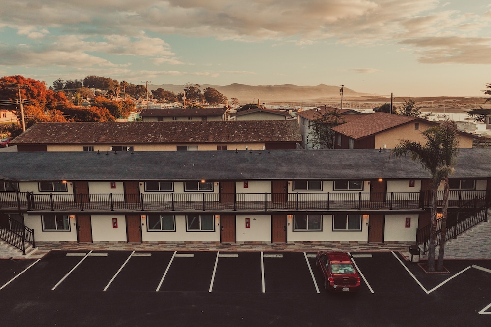 Blufftop Inn & Suites - photo 109