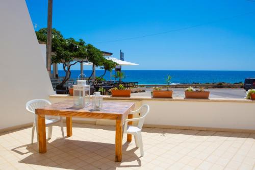 Incantevole villa sul mare — 4-Star Luxury Hotel in Torre San Giovanni, Italy
