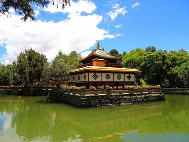 GreenTree Alliance Hotel Lhasa Potala Palace Norbulingka in Lhasa, People's Republic of China
