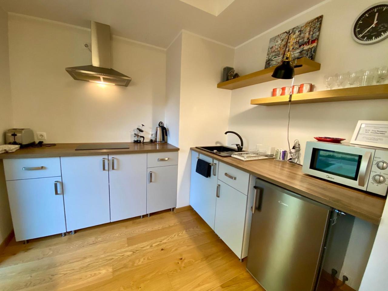 Charming City Centre Apartment with Free Parking And Spacious Balcony