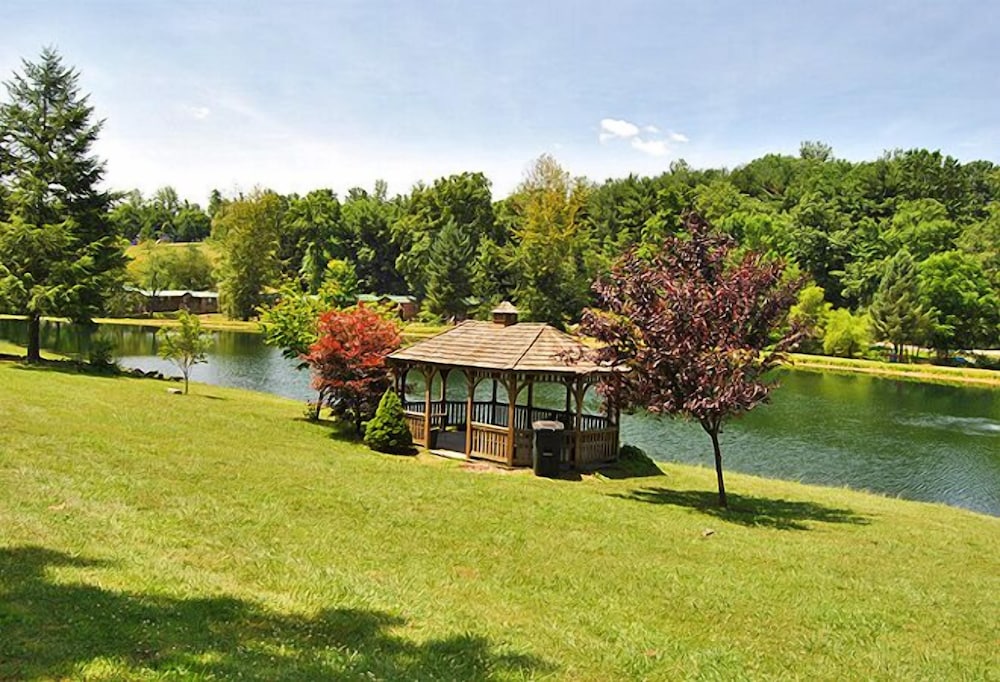 Robin Hill RV Resort & Campground Caravan Park - photo 10