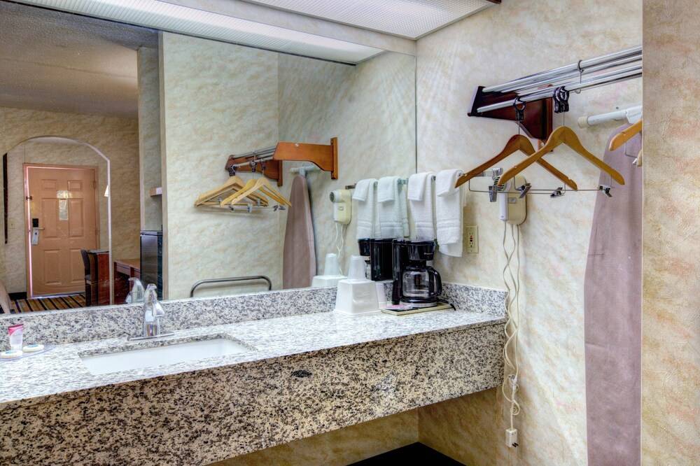 Red Roof Inn & Suites Athens AL - photo 33