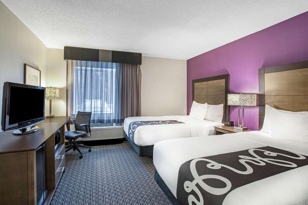 La Quinta Inn & Suites by Wyndham Hartford Bradley Airport - photo 34