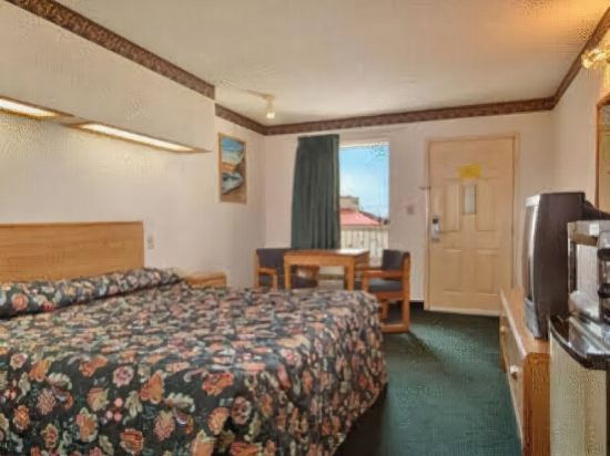 Super 10 Motel - photo 2