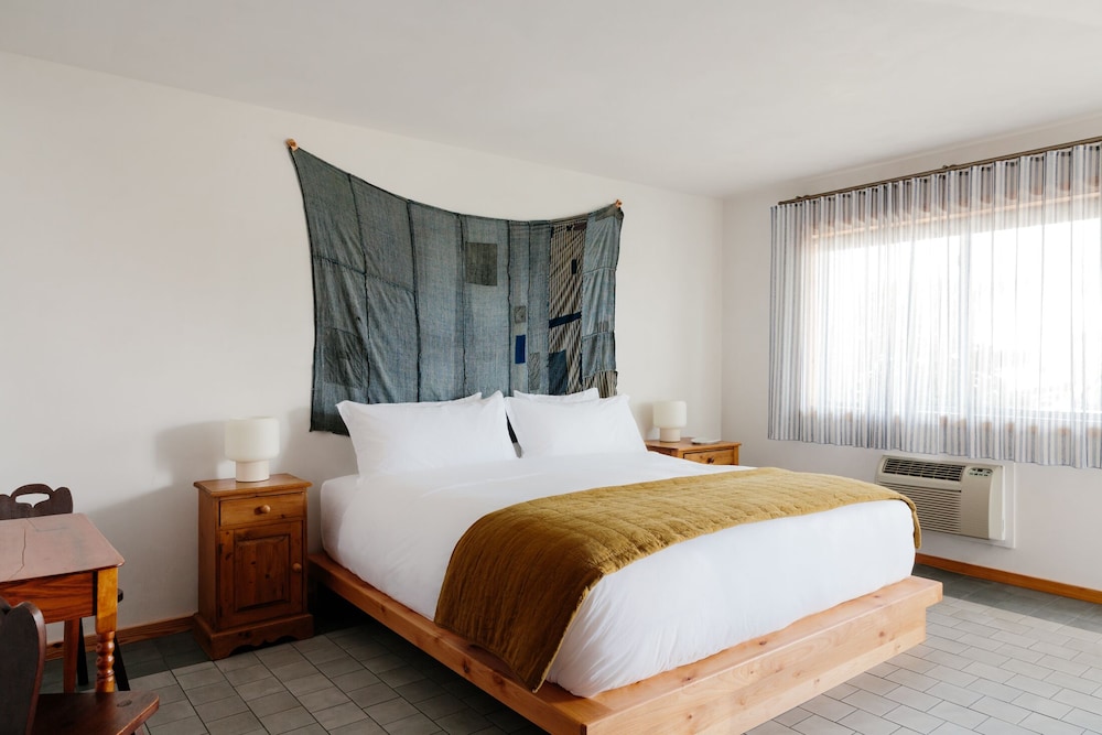 Daunt's Albatross Motel - photo 9