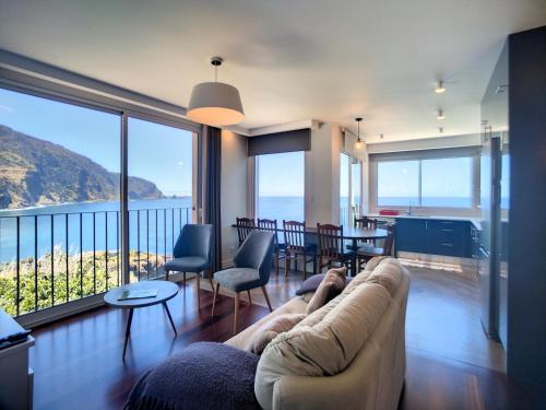 Holiday`s House Four Generations — 4-Star Luxury Hotel in Seixal, Portugal