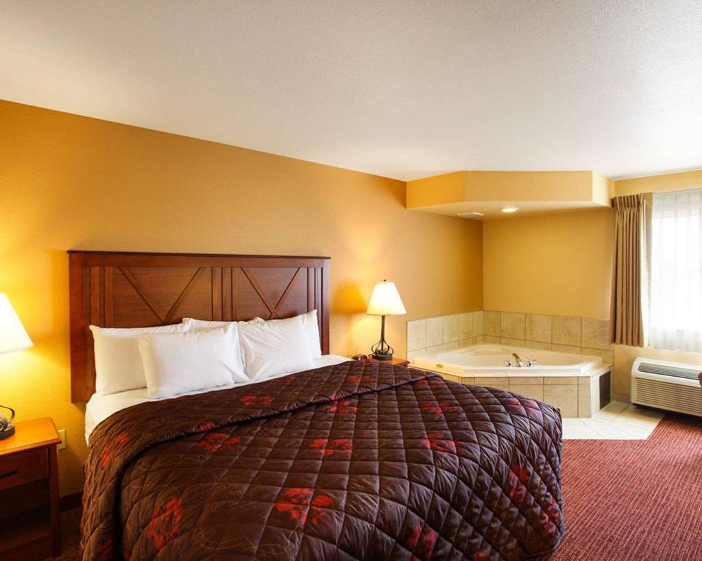 Rodeway Inn & Suites - photo 21