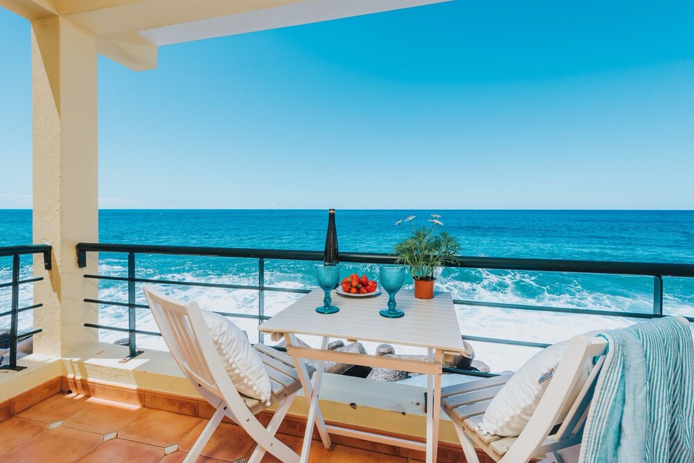 The Yellow House — 4-Star Luxury Hotel in Calheta, Portugal