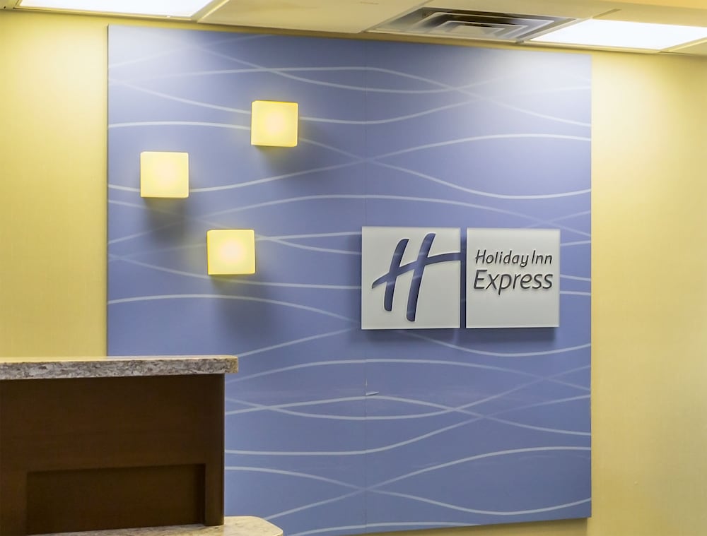 Holiday Inn Express Hotel & Suites Mt. Holly an IHG Hotel - photo 2