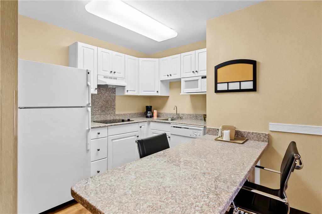 MainStay Suites Roanoke Airport - photo 25