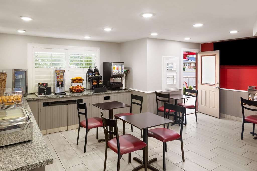 Ramada by Wyndham Medford Airport North - photo 8