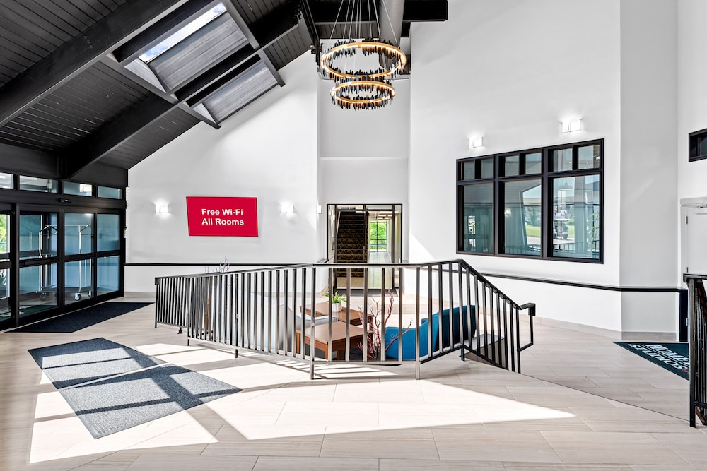 HomeTowne Studios by Red Roof & Conference Center Cortland - photo 4