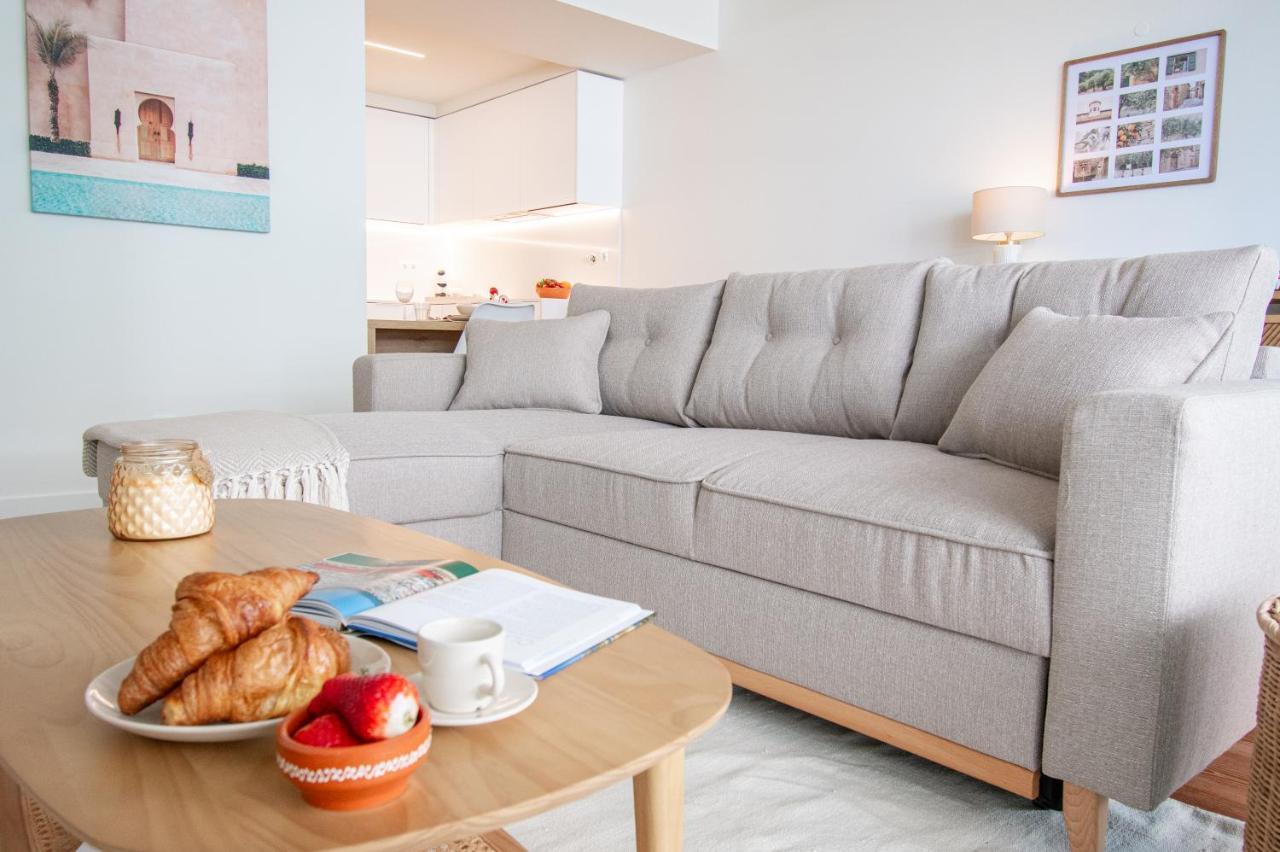 Picturesque beachfront apartment — 4-Star Luxury Hotel in Armacao De Pera, Portugal
