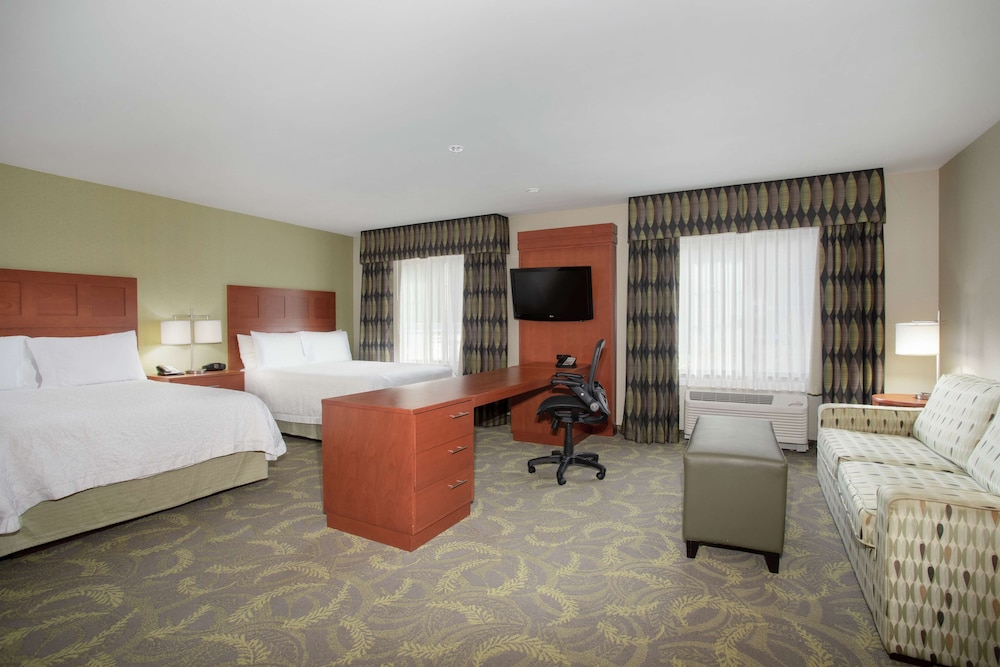 Hampton Inn and Suites Astoria - photo 19
