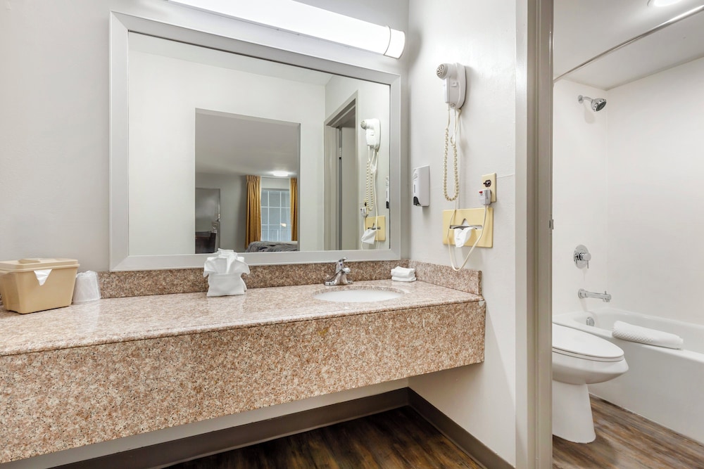 Red Roof Inn Dunn - photo 22