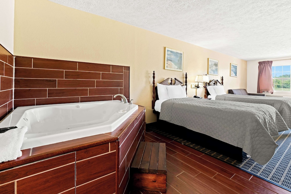Americas Best Value Inn & Suites Mt. Pleasant - photo 7