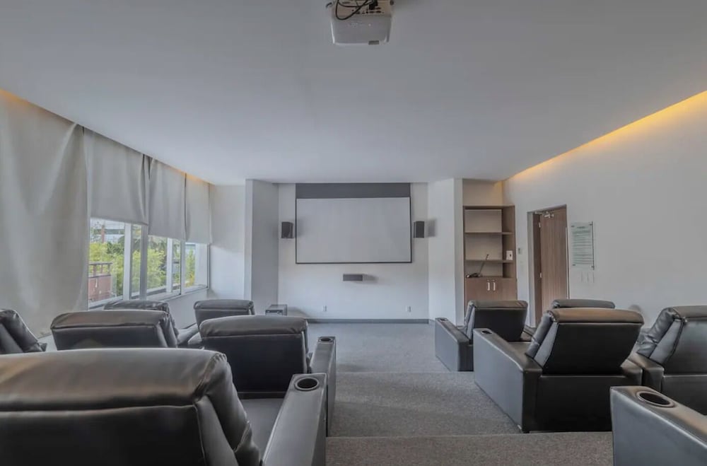Apt with Reforma View Pool and Jacuzzi — 4-Star Luxury Hotel in Mexico City, Mexico