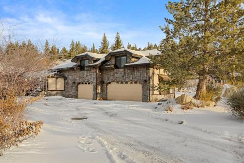 Roaring Lion Lakefront Lodge — 4-Star Luxury Hotel in Big Bear Lake, United States