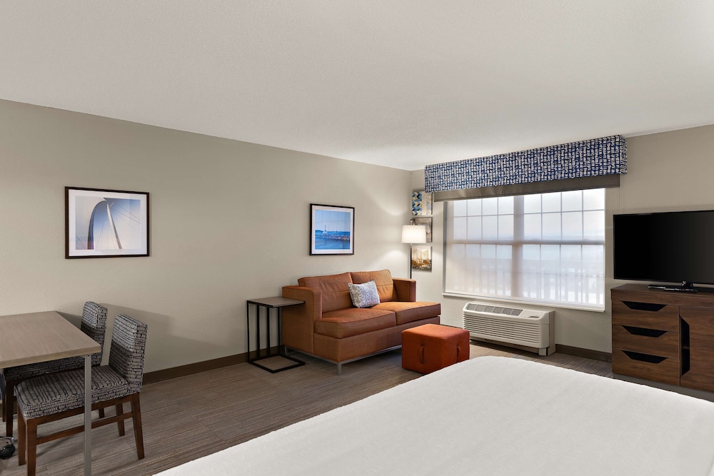 Hampton Inn & Suites by Hilton Petoskey - photo 38