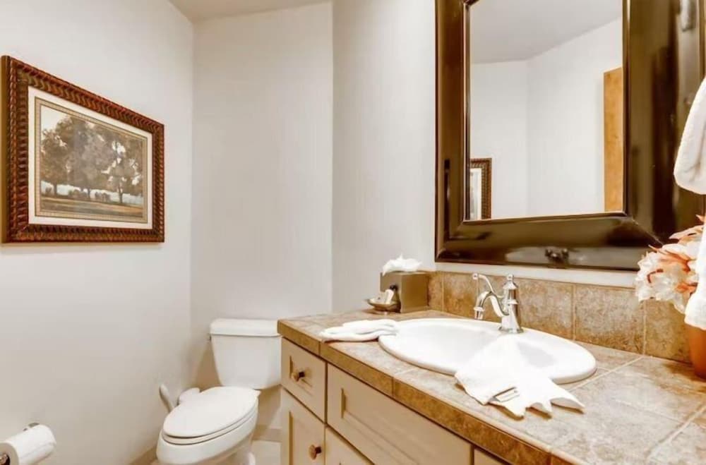 Luxury 3 Bedroom Ski in Ski Out Mountain Vacation Rental Just Steps from the Snowflake Ski Lift in Breckenridge — 4-Star Luxury Hotel in Breckenridge, United States