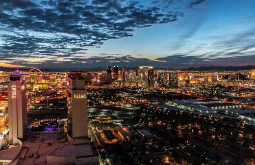 Luxe Condo Balcony Strip View Palms Place — 4-Star Luxury Hotel in Las Vegas, United States
