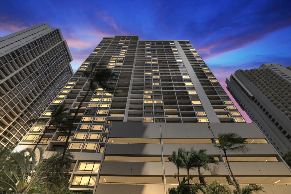 Deluxe Waikiki Condo Pool View FREE Parking & Wi Fi by Koko Resort Vacation Rentals - photo 26