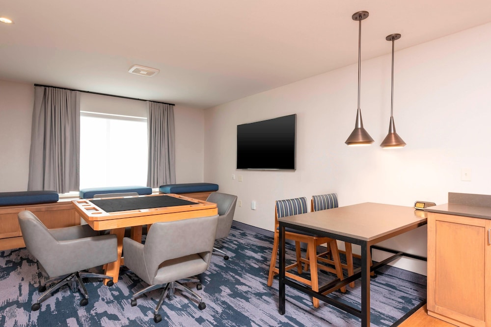 Fairfield Inn & Suites by Marriott Fair Oaks Farms - photo 13