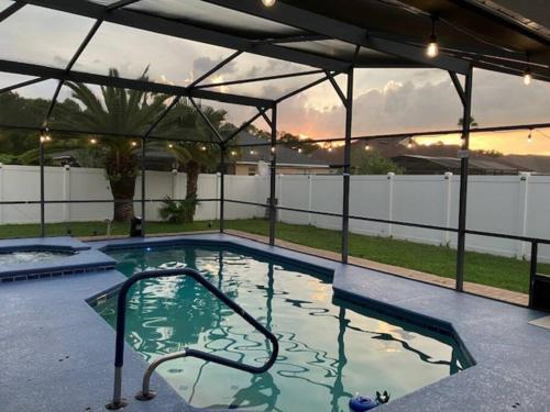 Birds and Blossoms Oasis Close to Theme Parks — 4-Star Luxury Hotel in Davenport, United States