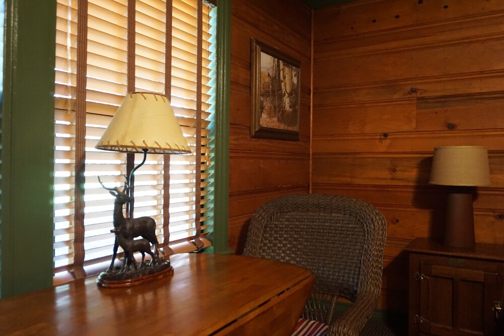 Shaver Lake Village Hotel - photo 13