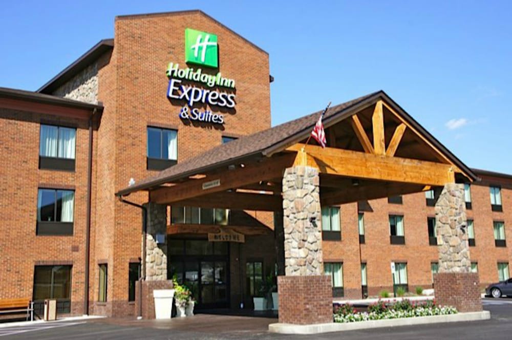 Holiday Inn Express Hotel & Suites Donegal by IHG in Pittsburgh, United States