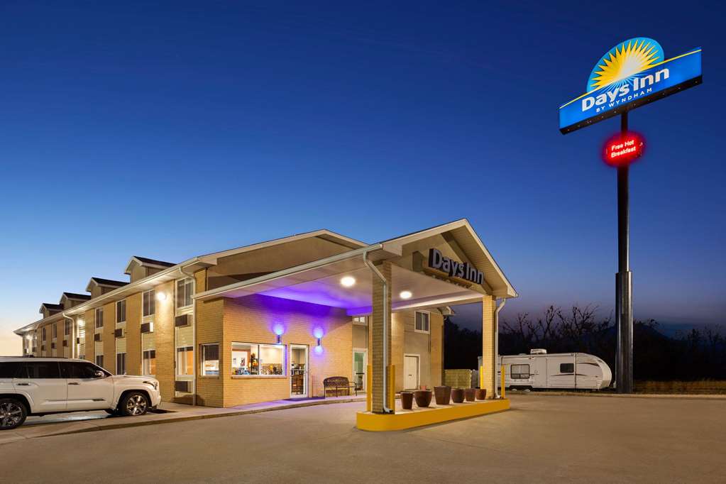 Days Inn by Wyndham Ogallala - photo 3